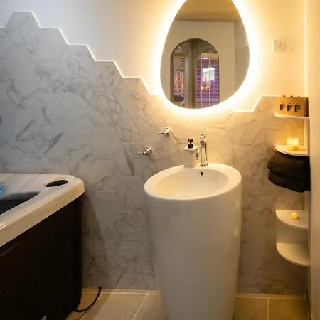 아파트 Privatif Pres De Jacuzzi Sauna