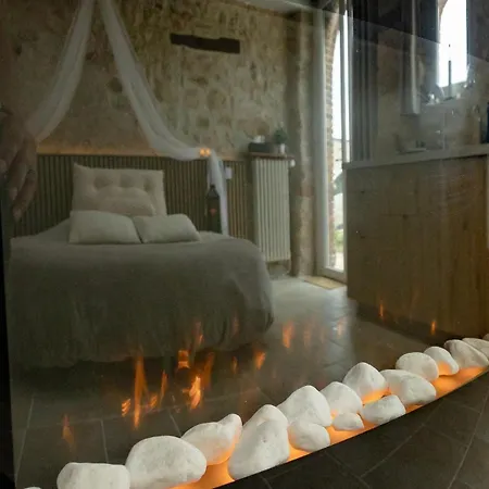 Privatif Pres De Jacuzzi Sauna 아파트 *